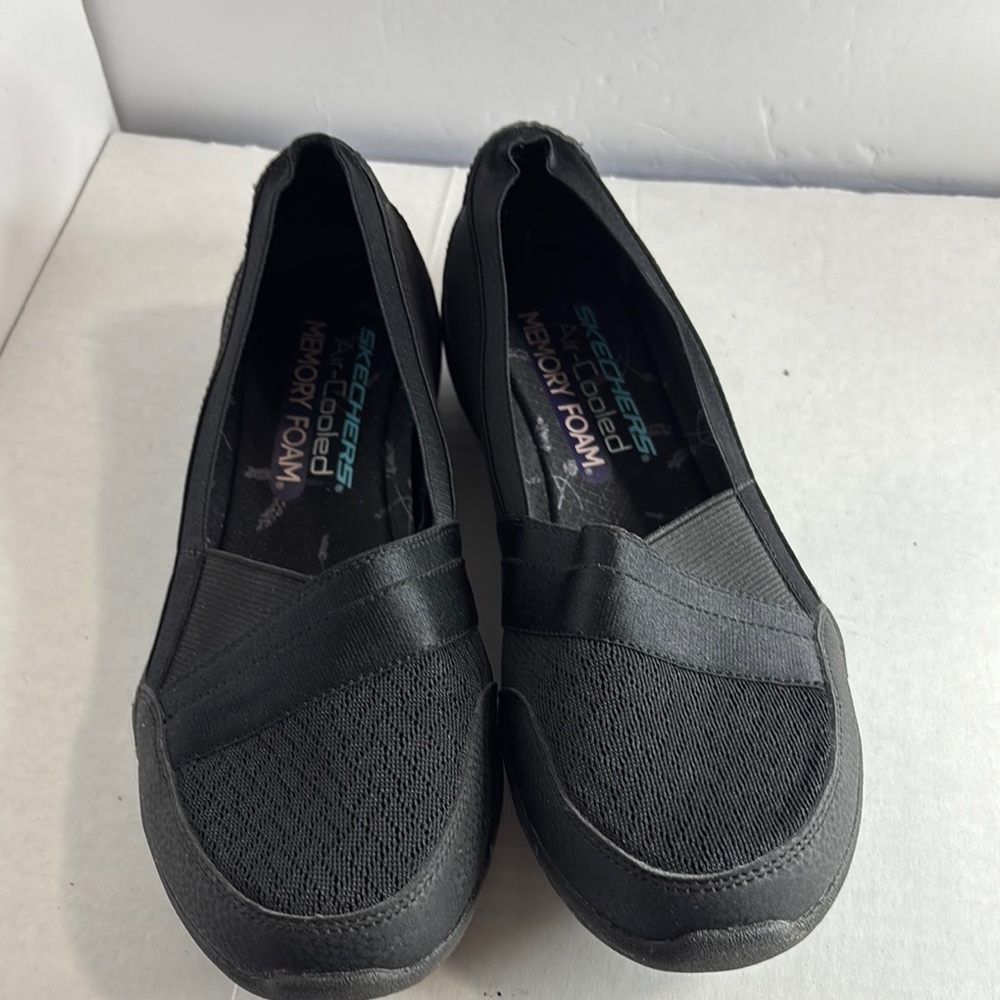 Skechers Black Casual Flats with Elastic Panels Sz 7 EUC